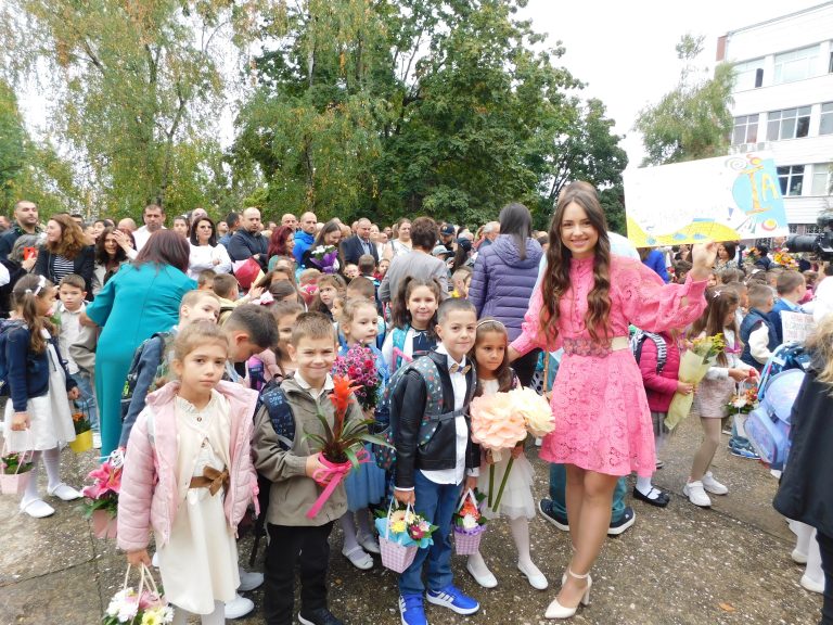 Даниел Панов уважи откриването на учебната година в СУ „Емилиян Станев“