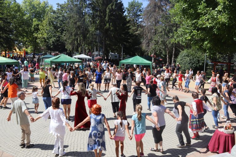 В Козаревец канят на кулинарен празник за избиране на майстор на кокошата чорба