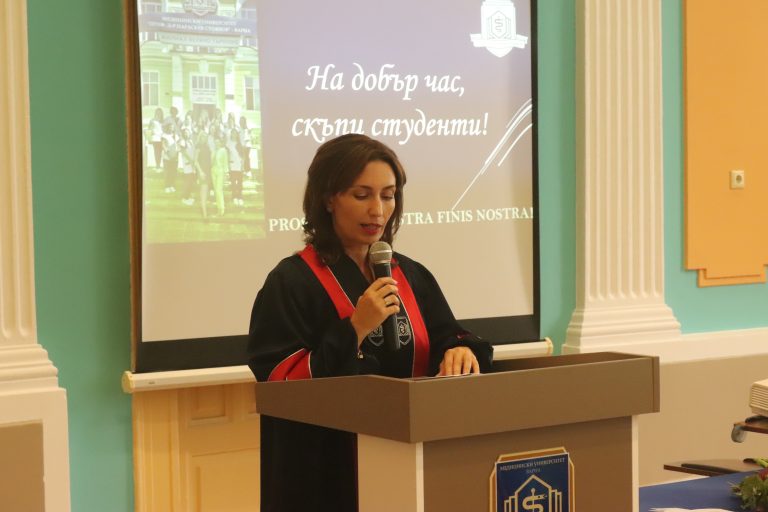 Бъдещите медицински сестри и акушерки положиха клетва