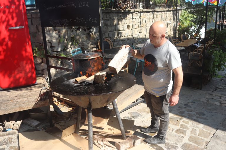 Хиляди посетиха Нощта на Самоводската чаршия и Фестивала на занаятите