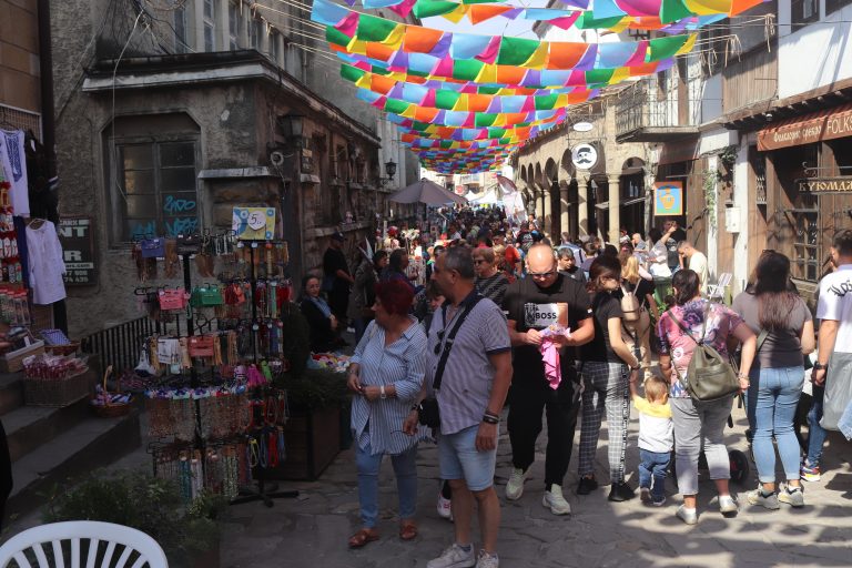 Хиляди посетиха Нощта на Самоводската чаршия и Фестивала на занаятите