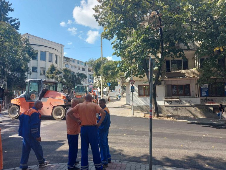 Изцяло преасфалтираха участъка пред Съдебна палата