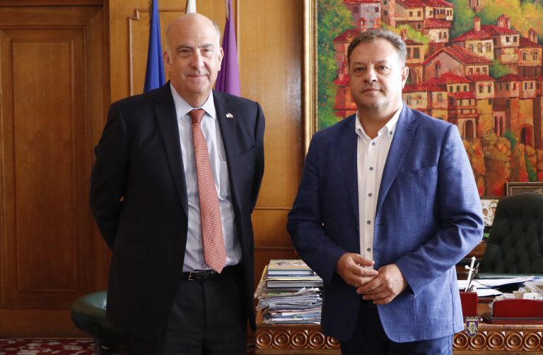 Общество | Кметът Даниел Панов и американският посланик Кенет Мертен обсъдиха бъдещи партньорски инициативи