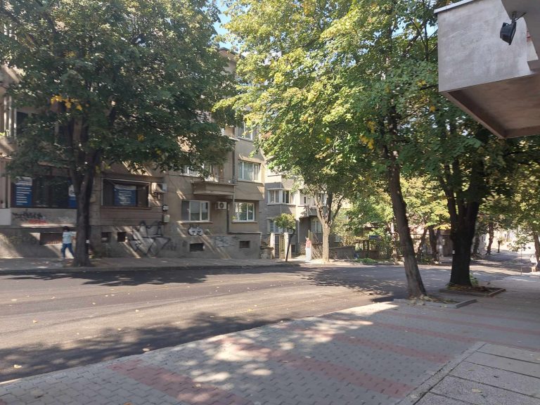 Изцяло преасфалтираха участъка пред Съдебна палата