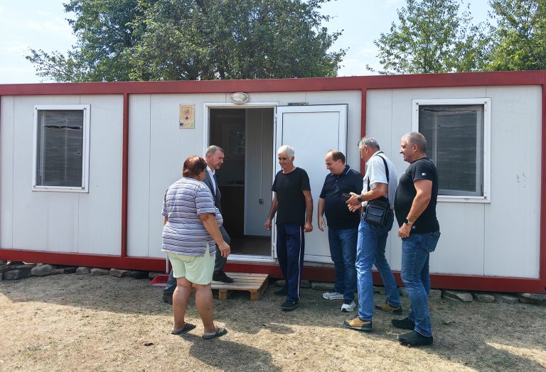 Горещи новини | Държава и местна власт помогнаха на семейство, чиито дом изгоря при пожар