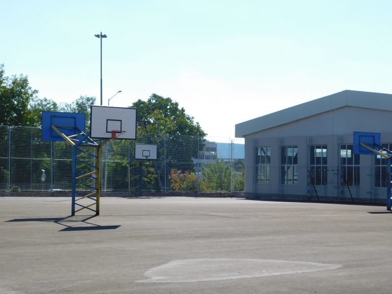 144 първолаци посреща СУ „Емилиян Станев“, реорганизират влизането в училището