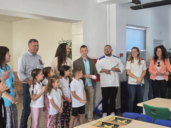 Горещи новини | В Горна Оряховица официално бе открит най-модерният училищен стол в областта