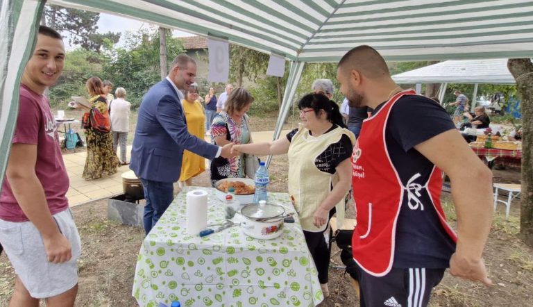 Уникалният Празник на кокошата чорба в Козаревец събра за дванадесети път кулинари и гости