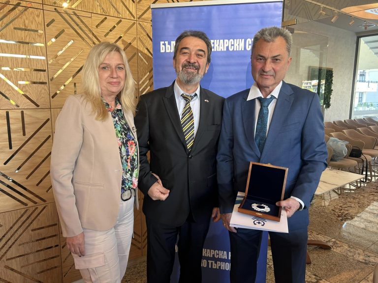 Д-р Валентин Точков бе избран за  „Лекар на 2024 г“ във Велико Търново