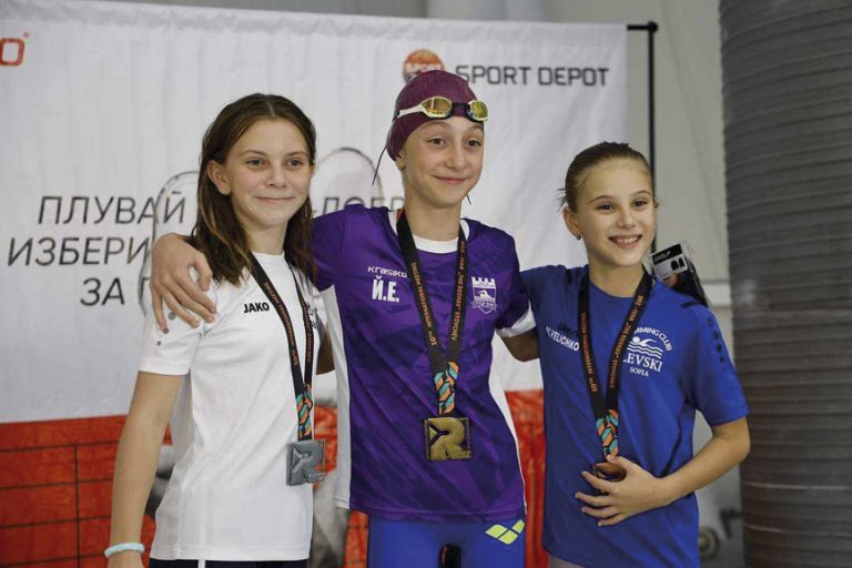 Спорт | Йоанна Енева от “Етър 2000” с медали от Бургас