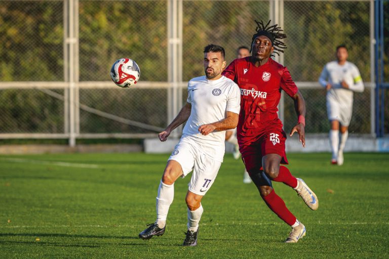 Спорт | “Етър” отстъпи  с 3:1 на “Фратрия”