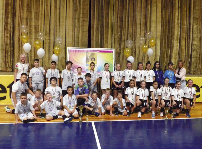 Спорт | Момчетата и момичетата на “Етър-64” спечелиха и третия турнир “Йонка Генчева”