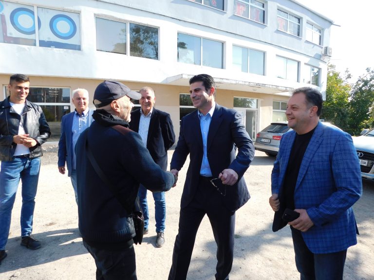 Георги Иванов – Гонзо и Даниел Панов откриха новия футболен терен