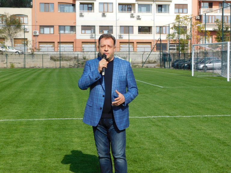 Георги Иванов – Гонзо и Даниел Панов откриха новия футболен терен