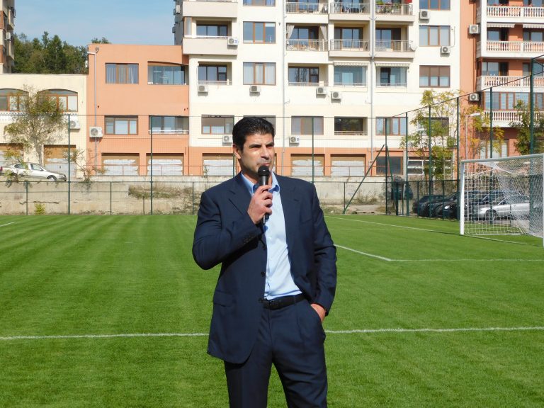 Георги Иванов – Гонзо и Даниел Панов откриха новия футболен терен