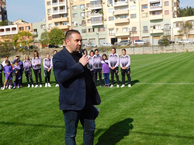 Георги Иванов – Гонзо и Даниел Панов откриха новия футболен терен