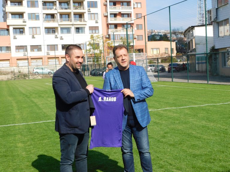 Георги Иванов – Гонзо и Даниел Панов откриха новия футболен терен