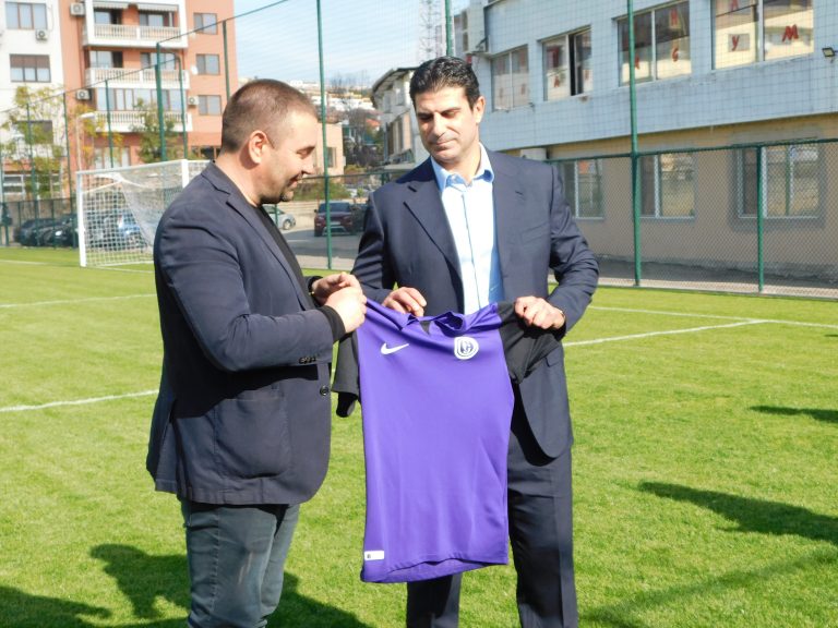 Георги Иванов – Гонзо и Даниел Панов откриха новия футболен терен