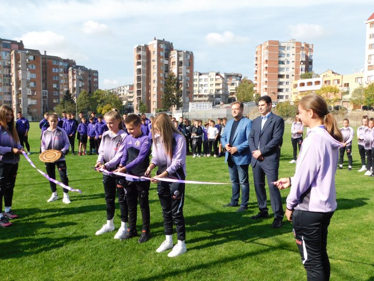 Георги Иванов – Гонзо и Даниел Панов откриха новия футболен терен