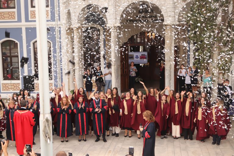 Медицинският филиал във В. Търново изпрати своя десети випуск бакалаври