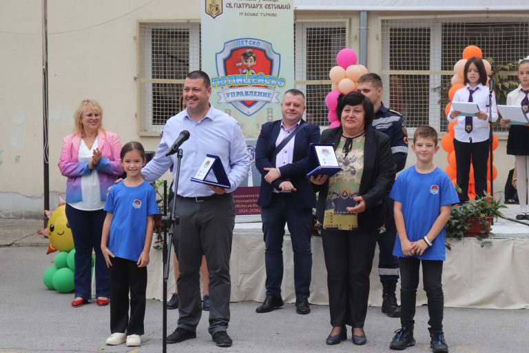 Полицейско куче надуши наркотици  и залови опасен престъпник пред деца