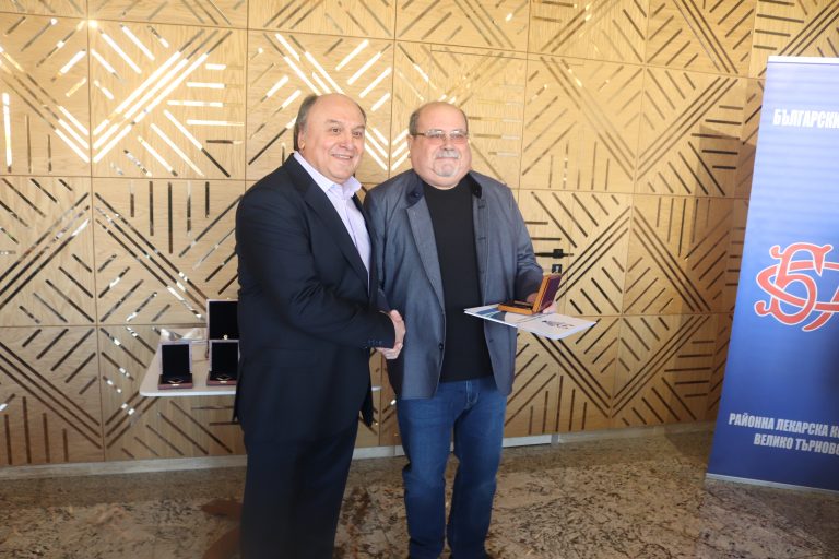 Д-р Валентин Точков бе избран за  „Лекар на 2024 г“ във Велико Търново