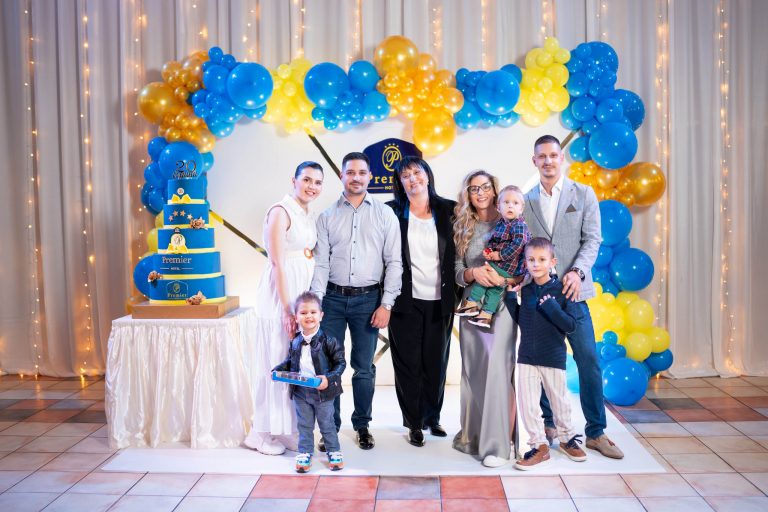 ХОТЕЛ „ПРЕМИЕР“ ЧЕСТВА 20 ГОДИНИ НА ТУРИСТИЧЕСКИЯ ПАЗАР СЪС СТИЛНО ПАРТИ