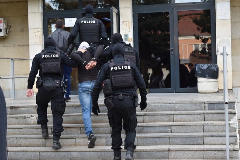 Крими | Полицията подгони търговците на гласове