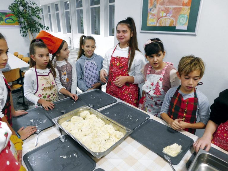 Общество | СУ “Емилиян Станев” отбеляза с редица прояви Деня на християнското семейство