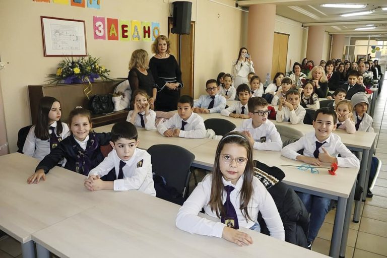 Общество | Кръжокът  “Четящ студент, четящо дете” закръгли  10 години