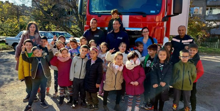 Общество | Първокласници от ОУ „Бачо Киро“ гостуваха на търновските огнеборци