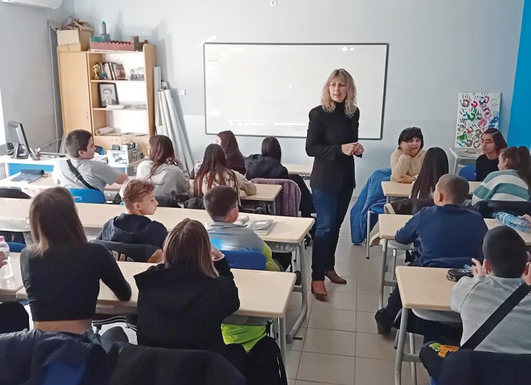 Общество | Учат децата да се пазят от кибернасилие