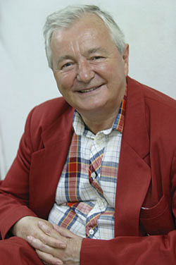 Общество | Радко Радков посвещава сонет за 80-ия юбилей на “Етър”