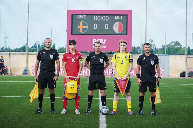 Спорт | Георги Гинчев получи наряд за “Ливърпул” – “Байер” (Леверкузен) в Младежката ШЛ