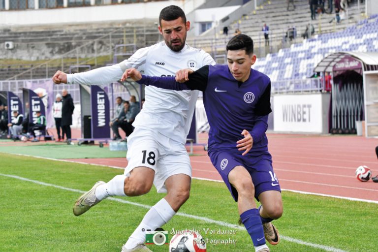 Спорт | Стефан Гурков свири “Лудогорец-2” – “Етър”