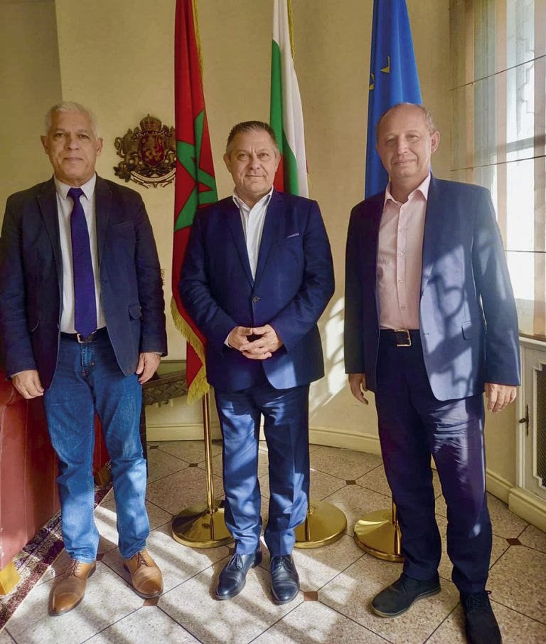 Общество | Ректорът на ВТУ се срещна  с посланика на Мароко