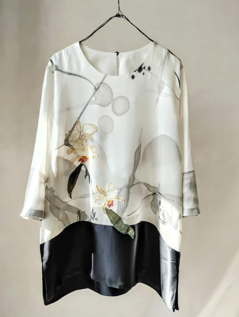 След Лондон и Мексико възпитаничка на ВТУ представя своя рисувана коприна във В. Търново