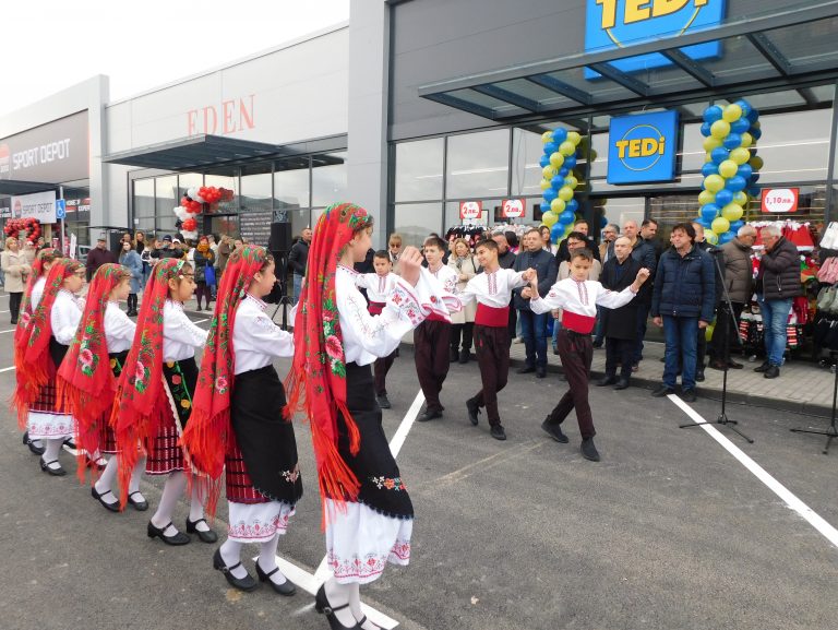 Разширеният и обновен Търговски парк отвори врати и ще радва великотърновци