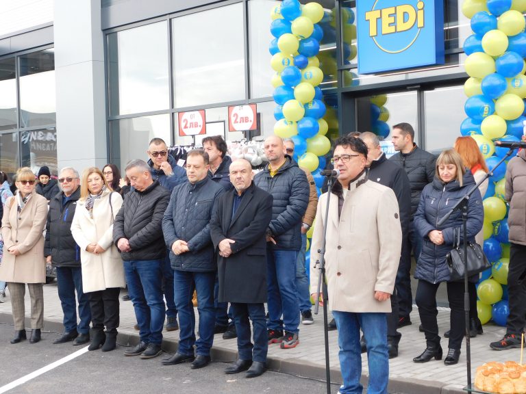 Разширеният и обновен Търговски парк отвори врати и ще радва великотърновци