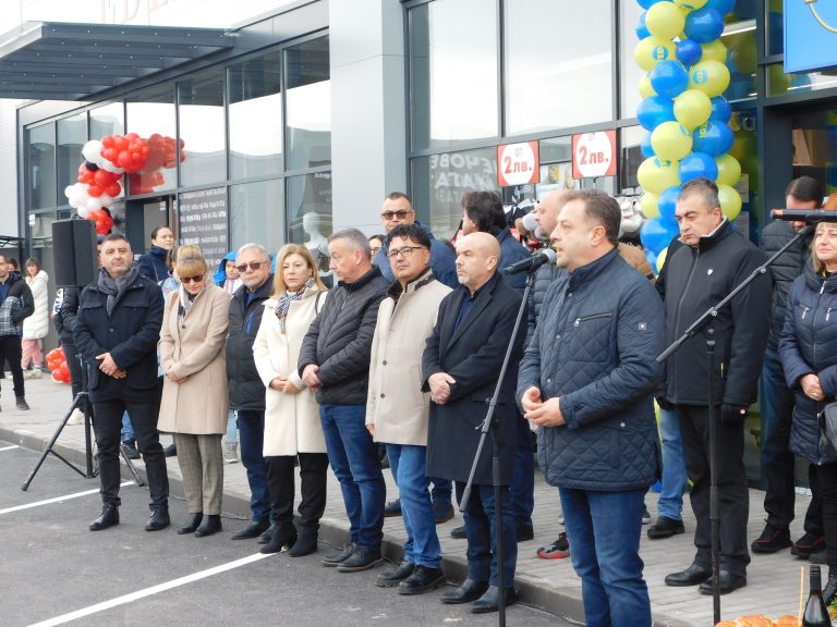 Разширеният и обновен Търговски парк отвори врати и ще радва великотърновци