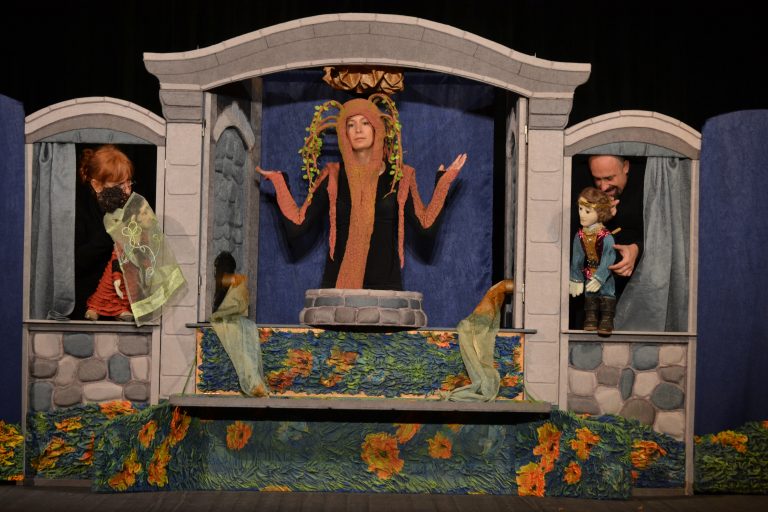 Култура | Спектакълът „Неродена мома“ играят на сцената на Театър ВЕСЕЛ