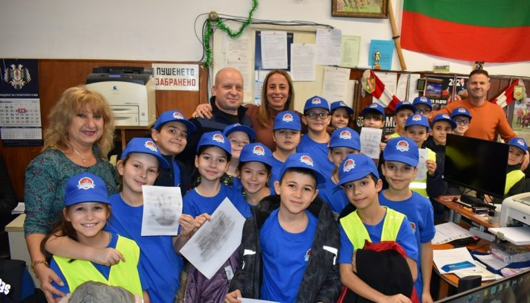 „Млади полицаи“ гостуваха на „колегите“ си от МВР