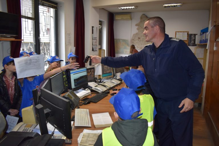 „Млади полицаи“ гостуваха на „колегите“ си от МВР