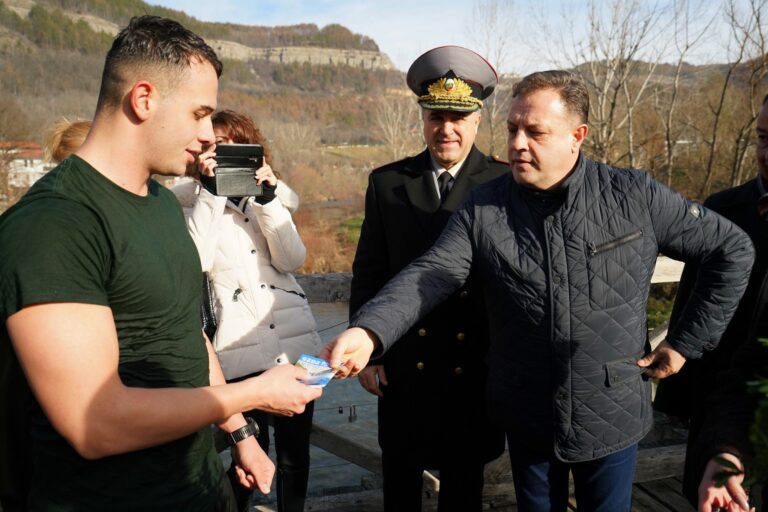 Разузнавач извади кръста от водите на Янтра