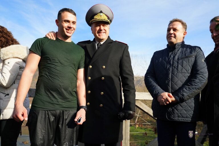 Разузнавач извади кръста от водите на Янтра