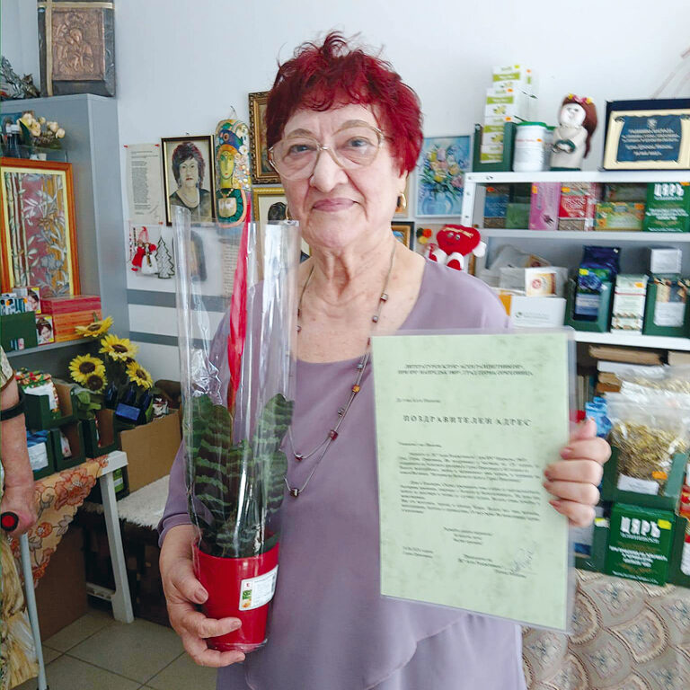 Чайове от живовлек,  маточина и копър помагат при грип и ковид