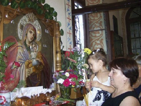 Чудотворни икони на Св. Богородица помагат на болни в Арбанаси и в Свищов