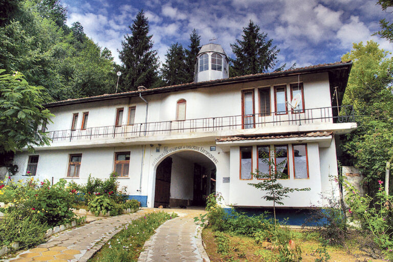 Чудотворни икони на Св. Богородица помагат на болни в Арбанаси и в Свищов