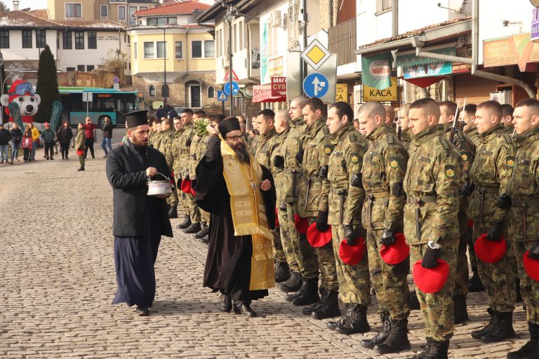 Разузнавач извади кръста от водите на Янтра