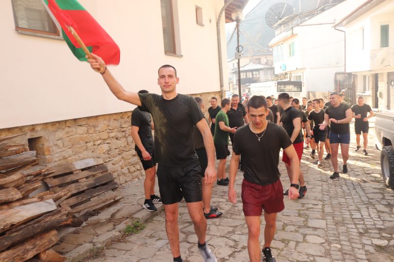 Разузнавач извади кръста от водите на Янтра